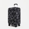 Чёрный чехол на чемодан 28": стиль и защита вашего багажа Чёрный чехол на чемодан 28": стиль и защита вашего багажа