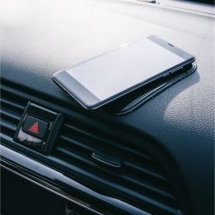 Противоскользящий коврик на панель автомобиля , black