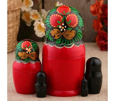Матрёшка "Земляничка" в красном платье: символ уюта и тепла., изображение 4