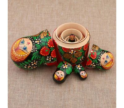 Матрёшка "Земляничка" в красном платье: символ уюта и тепла., изображение 5