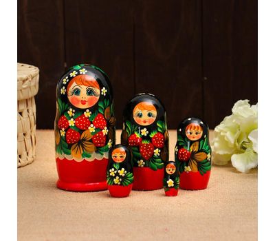 Матрёшка "Земляничка" в красном платье: символ уюта и тепла., изображение 3
