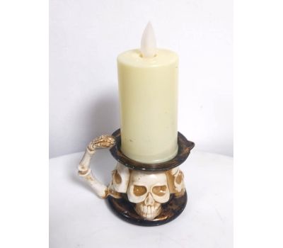 Светодиодная свеча в подсвечнике с черепами