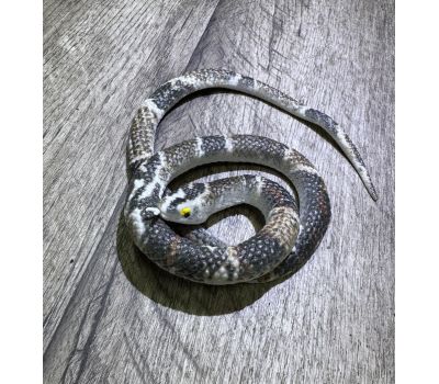 Искусственная змея для розыгрышей длиной 63 см — идеальный аксессуар для шуток и вечеринок, изображение 3