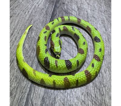 Зелёная искусственная змея для розыгрышей длиной 63 см — идеальный аксессуар для шуток., изображение 3