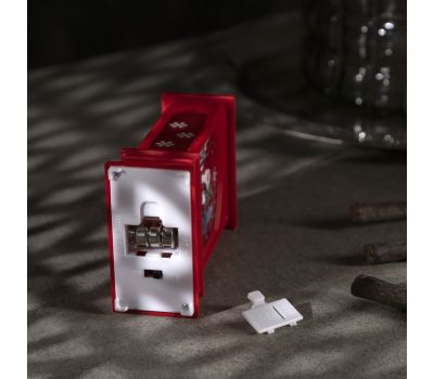 Красный новогодний фонарь с фигуркой Деда Мороза и тёплой подсветкой, изображение 3