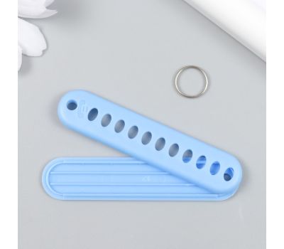 Красный брелок с номерным знаком — компактный аксессуар для авто, изображение 3