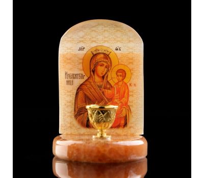 Икона «Божией Матери Избавительница» из селенита с подсвечником — настольная православная святыня, изображение 2