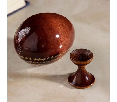 Сувенирное яйцо «Рождество Христово» на деревянной подставке: символ праздника и теплых воспоминаний, изображение 3