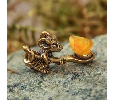 Сувенир кошельковый «Мышка с полной ложкой» с натуральным янтарем: притягивает удачу и финансы!, изображение 2