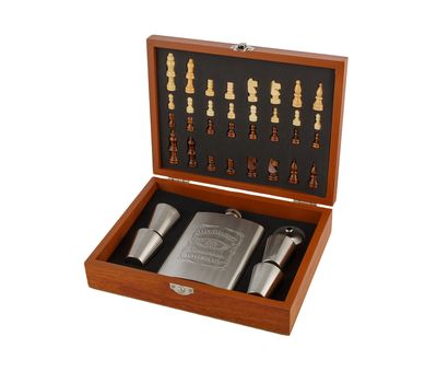 Подарочный набор «Деревянные шахматы с фляжкой и рюмками» — стильный и интеллектуальный досуг для всей семьи!, изображение 4 Подарочный набор «Деревянные шахматы с фляжкой и рюмками» — стильный и интеллектуальный досуг для всей семьи!, изображение 4
